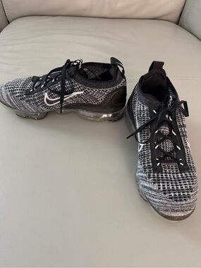 Nike VaporMax Flyknit Sneakers in Black, White & Gray Oreo Size 8.5